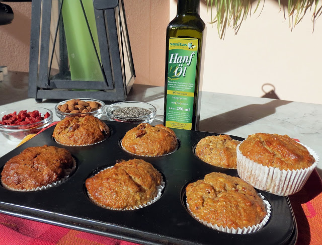 Vegane Mandelmuffins mit Chiasamen und Gojibeeren